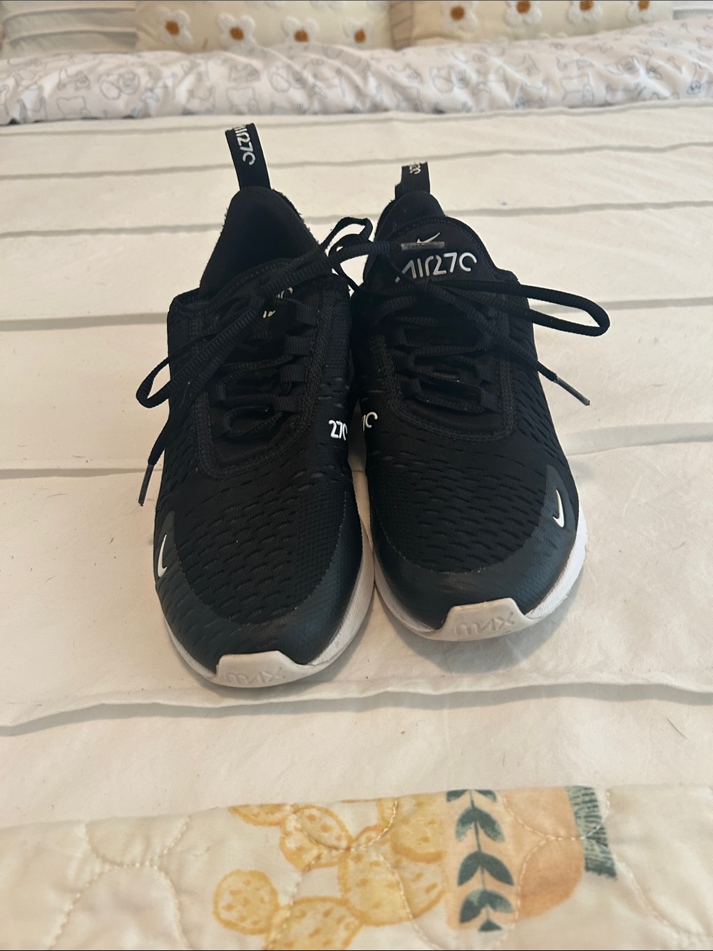 Nike Black/White Air Max 270 Lightweight Sneakers - Picture 2 of 5
